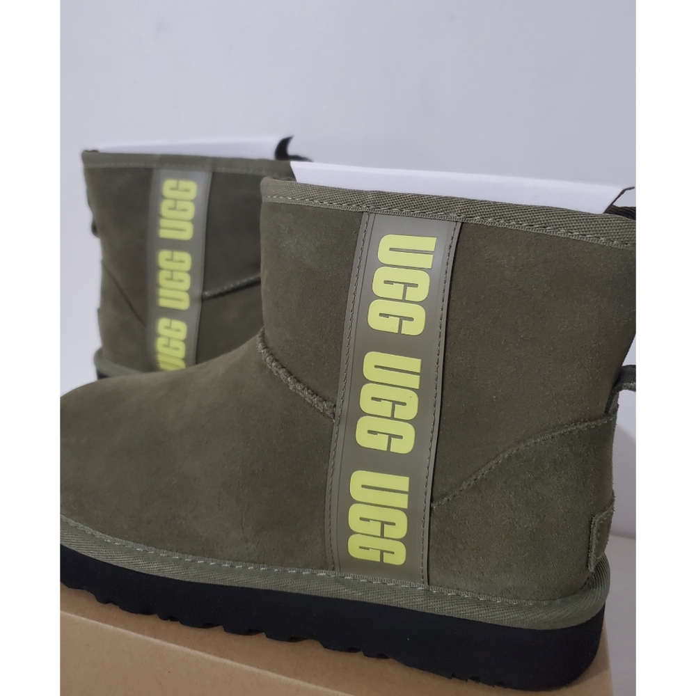 ❗️SOLD❗️Do not buy❗️UGG Australia Classic Mini Logo Sheepskin Boots - Picture 5 of 14